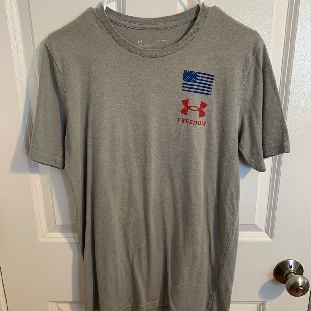Under Armour Small Men's Patriotic Gray Tee